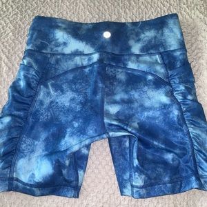 Lulu lemon Tye dye biker shorts